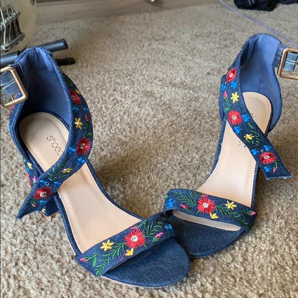 Floral embroidered block heels